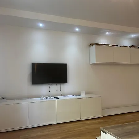 Modern In Center Of شقة